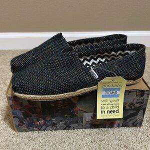 TOMS Black Slippers Comfortable Slip-On Design *Brand New*